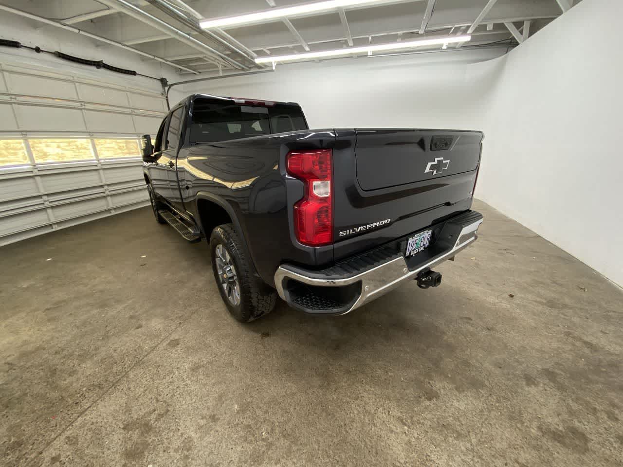 Thumbnail: 2024 Chevrolet Silverado 3500 - 4