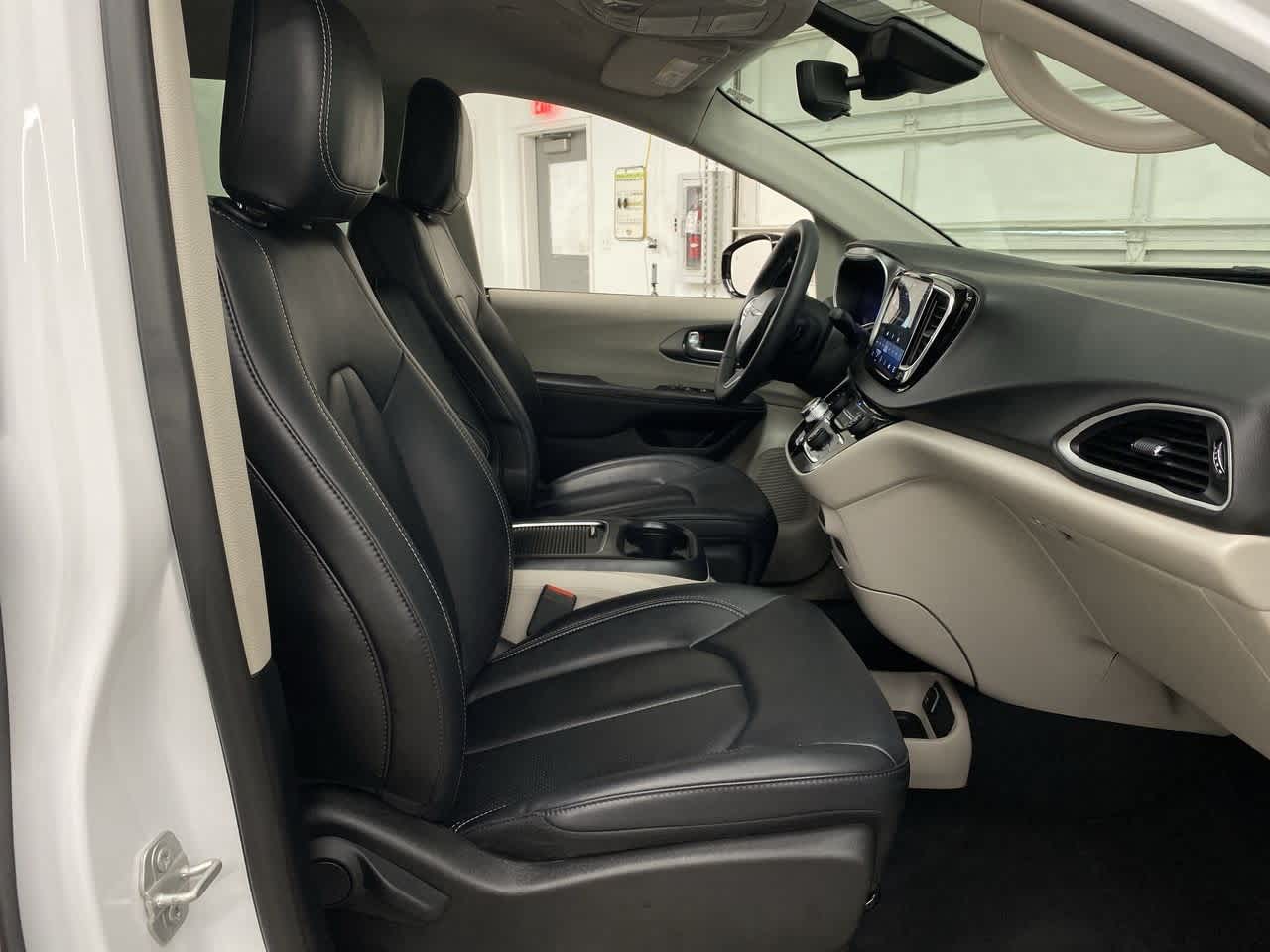 Thumbnail: 2024 Chrysler Pacifica - 18