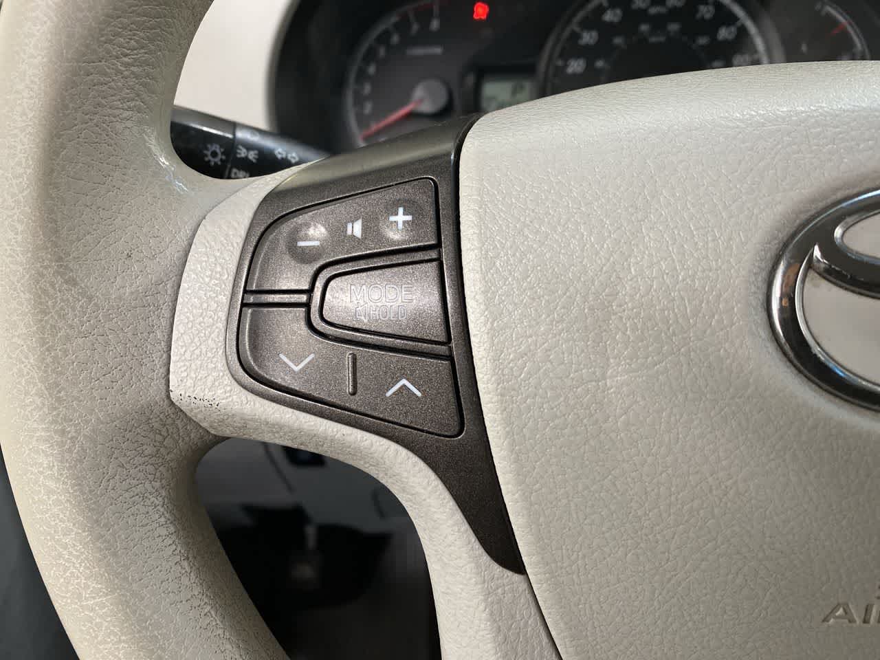 Thumbnail: 2012 Toyota Sienna - 20