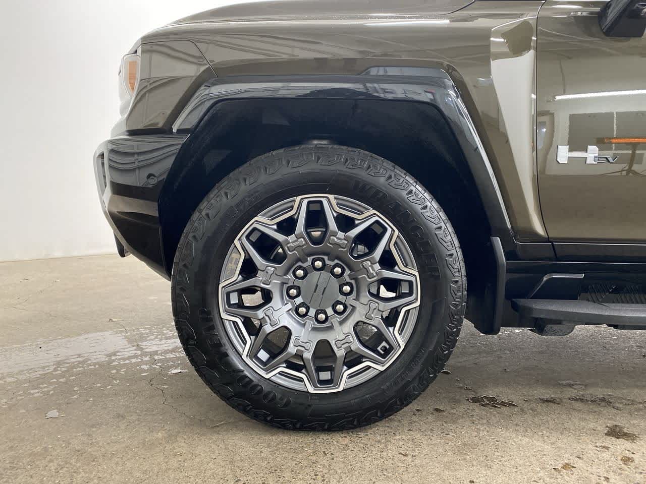 Thumbnail: 2025 GMC Hummer EV - 11