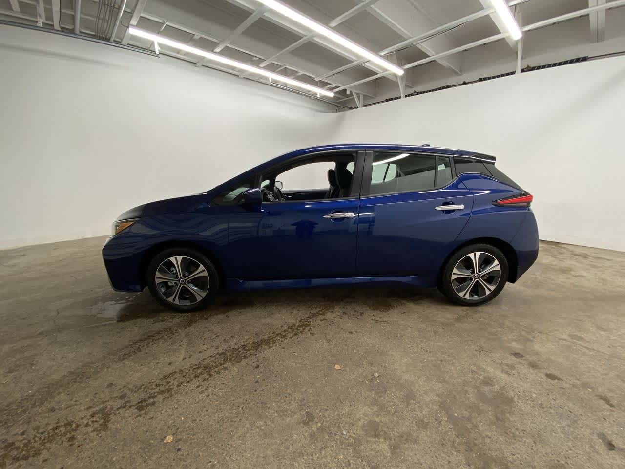 Thumbnail: 2022 Nissan Leaf - 3