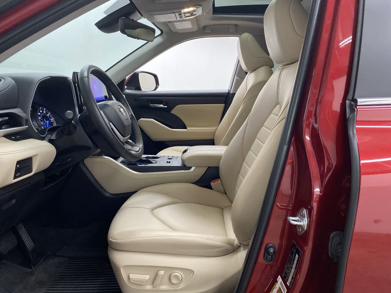 Thumbnail: 2023 Toyota Highlander - 14