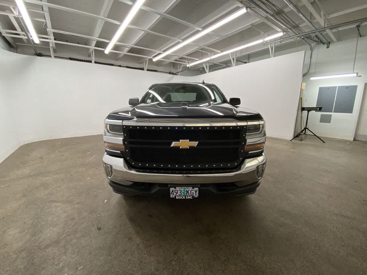 Thumbnail: 2017 Chevrolet Silverado 1500 - 9