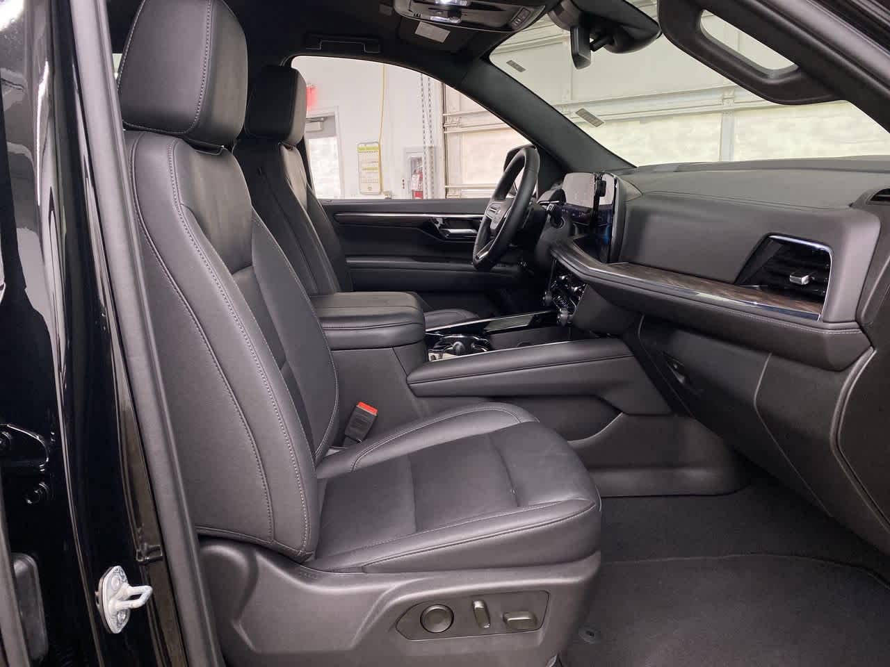 Thumbnail: 2025 Chevrolet Suburban - 19