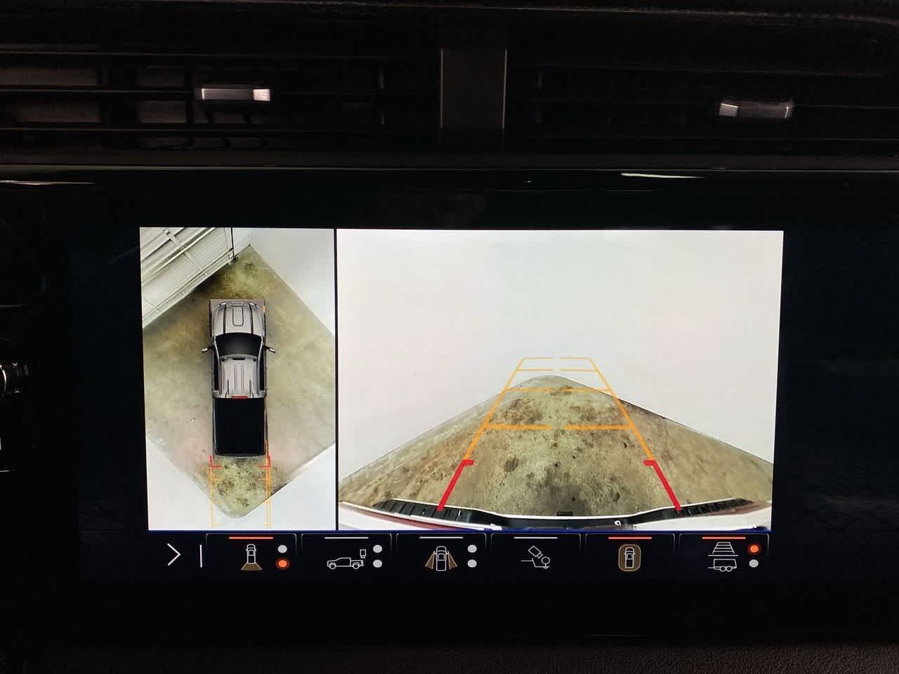 Thumbnail: 2024 GMC Sierra 3500 - 24