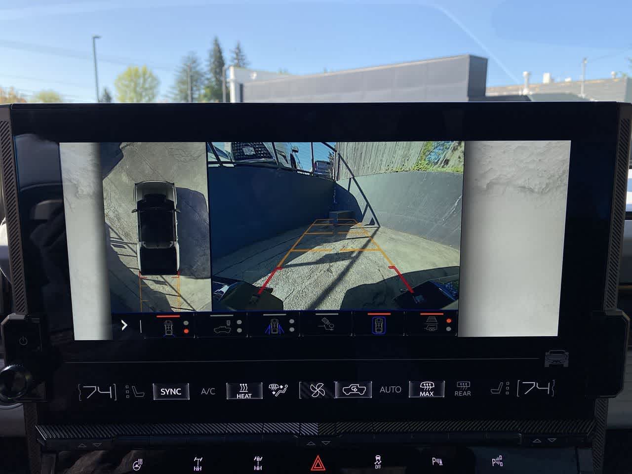 Thumbnail: 2024 GMC Hummer EV - 25