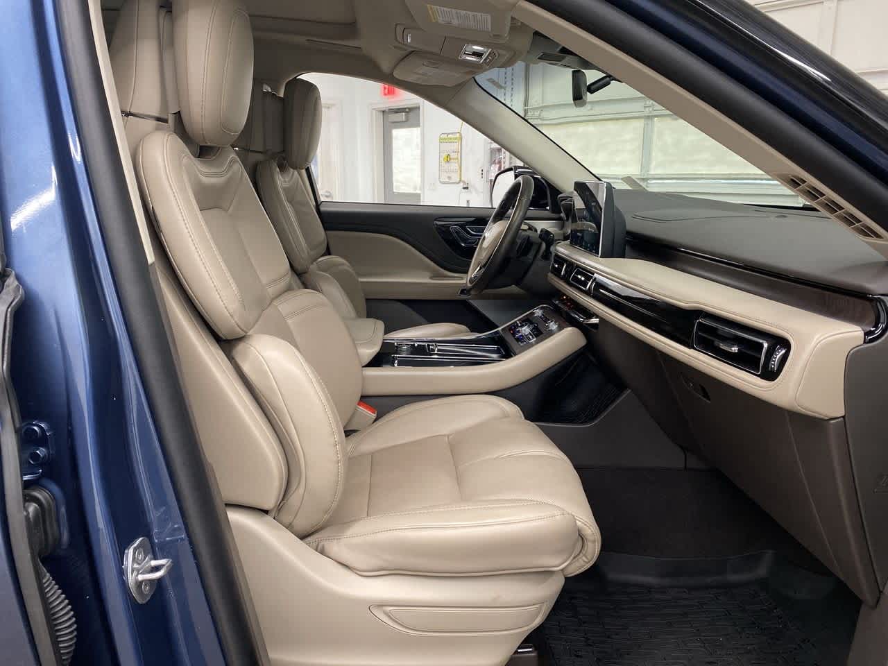 Thumbnail: 2020 Lincoln Aviator - 18