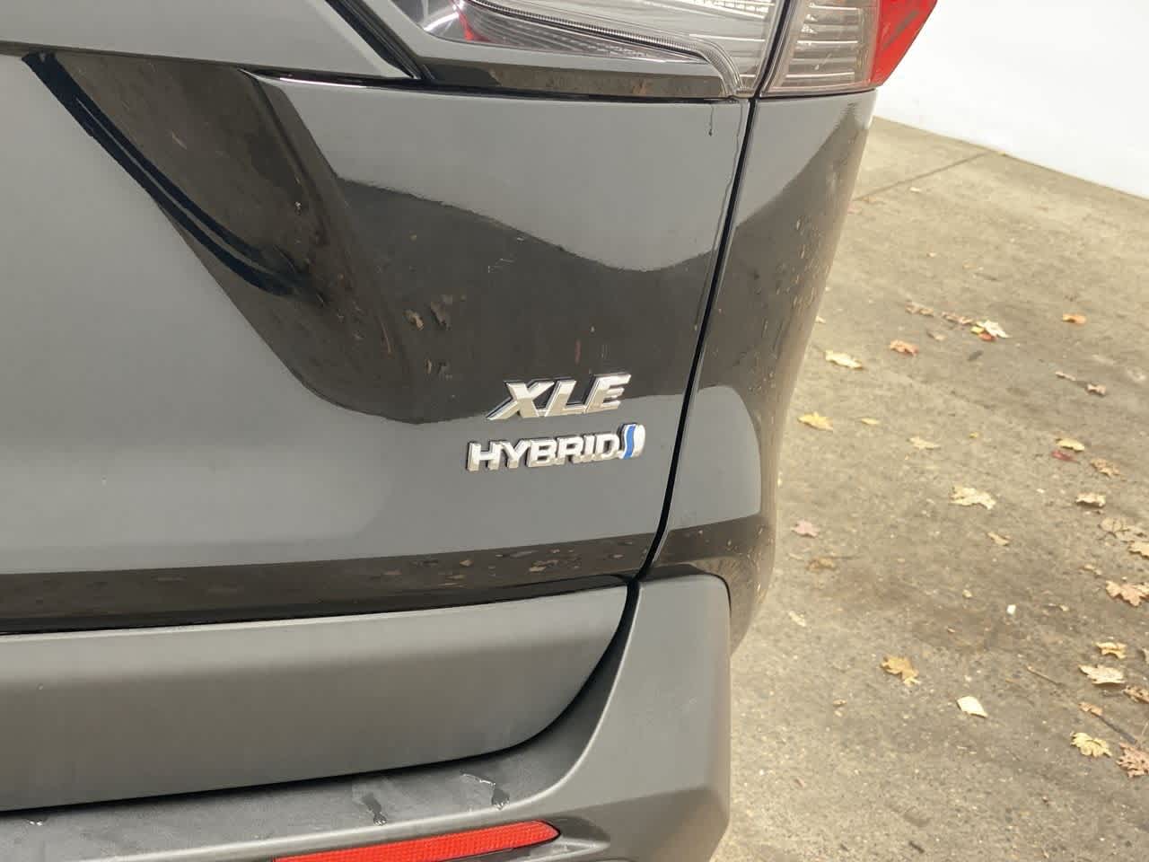 Thumbnail: 2021 Toyota RAV4 - 11