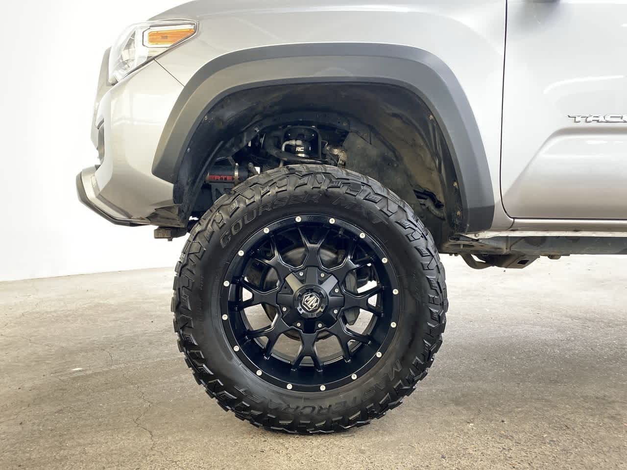 Thumbnail: 2020 Toyota Tacoma - 11