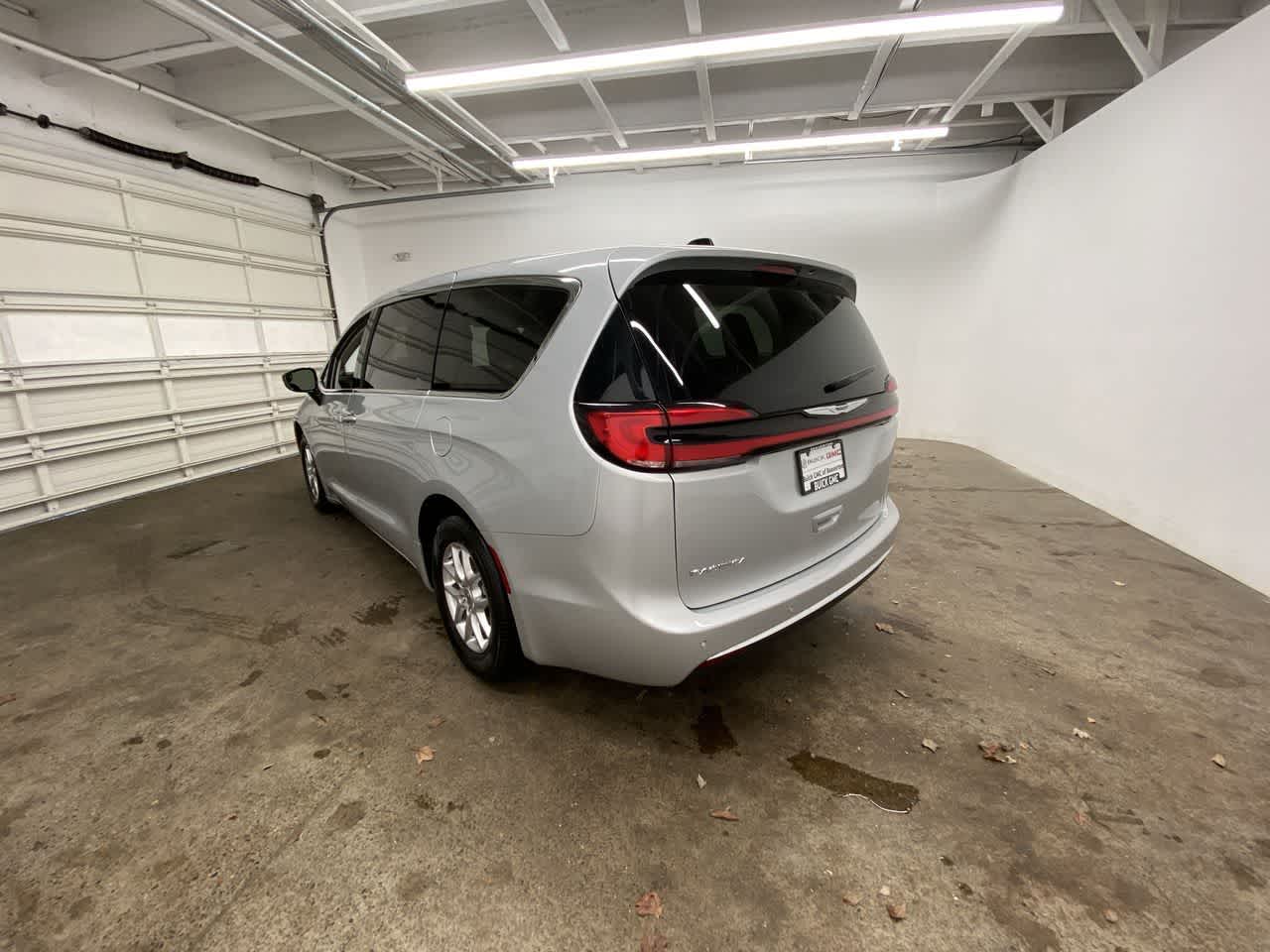 Thumbnail: 2024 Chrysler Pacifica - 4