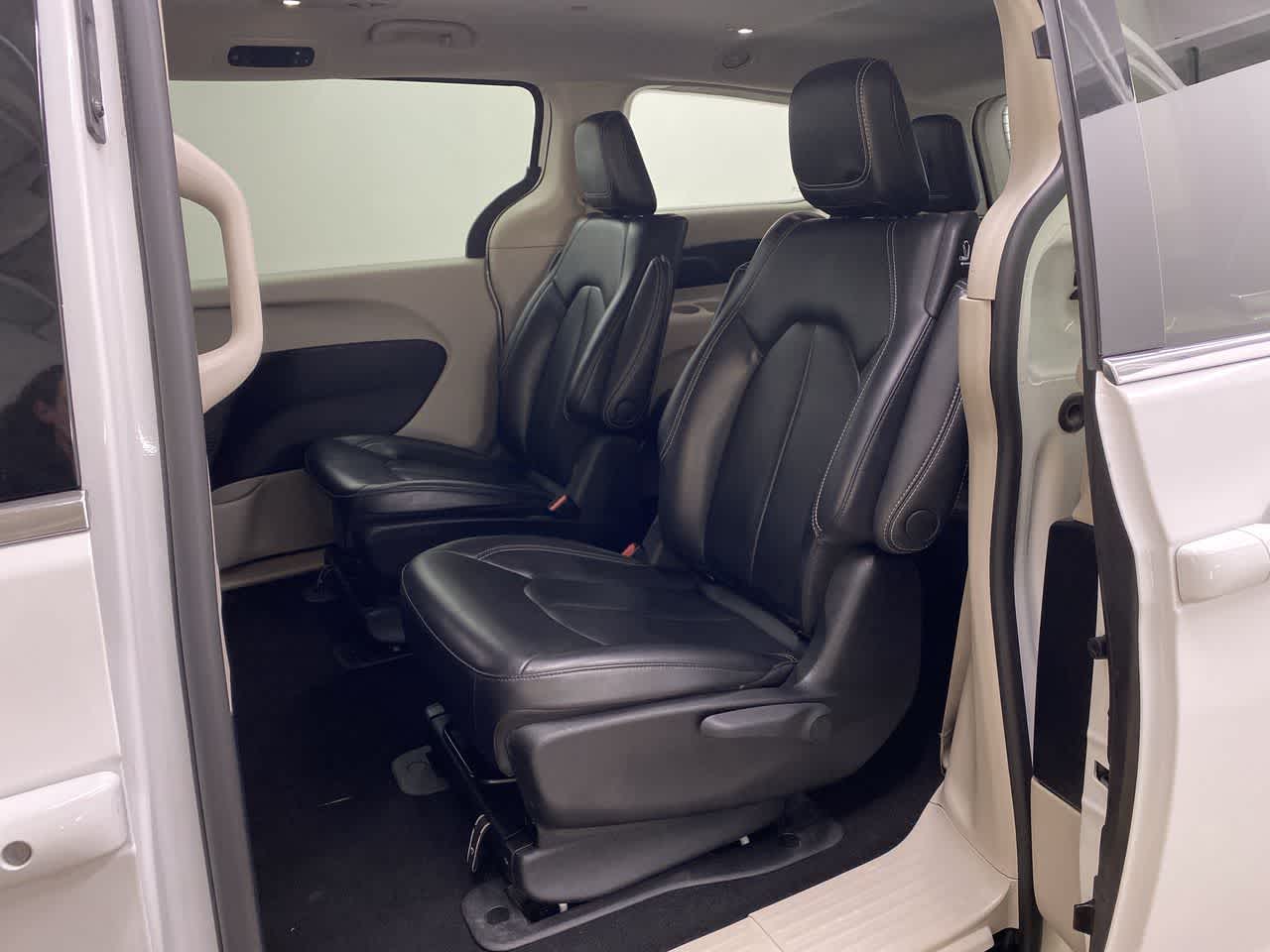 Thumbnail: 2023 Chrysler Pacifica - 17