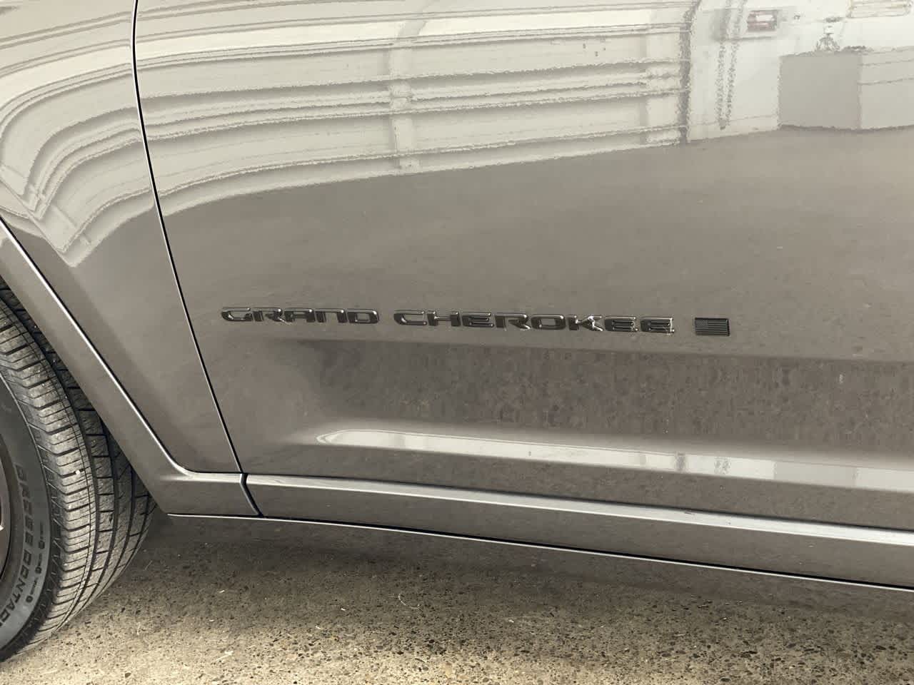 Thumbnail: 2023 Jeep Grand Cherokee - 10