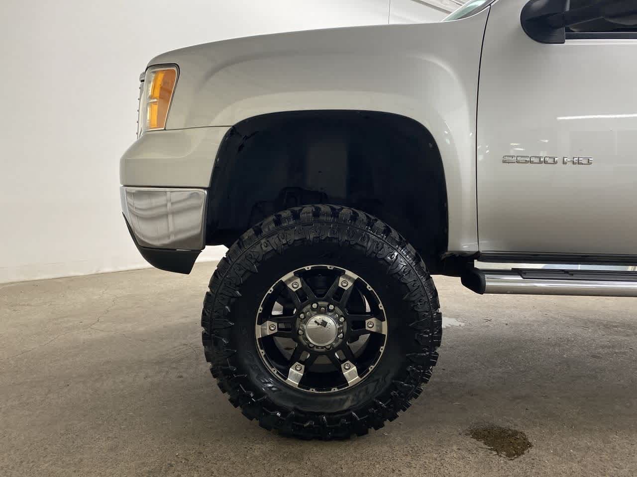 Thumbnail: 2010 GMC Sierra 2500 - 11