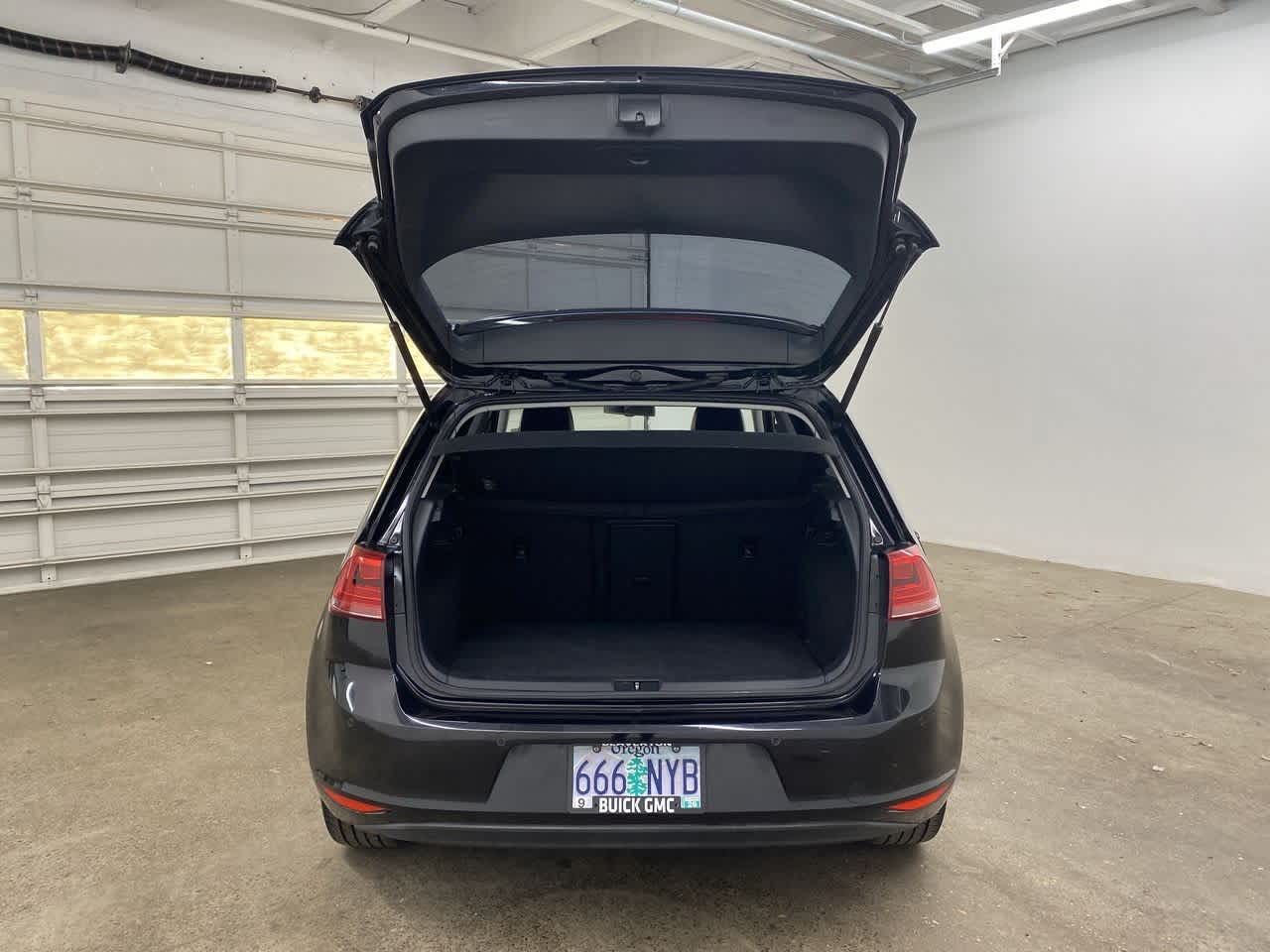 2015 Volkswagen e-Golf SEL Premium 29