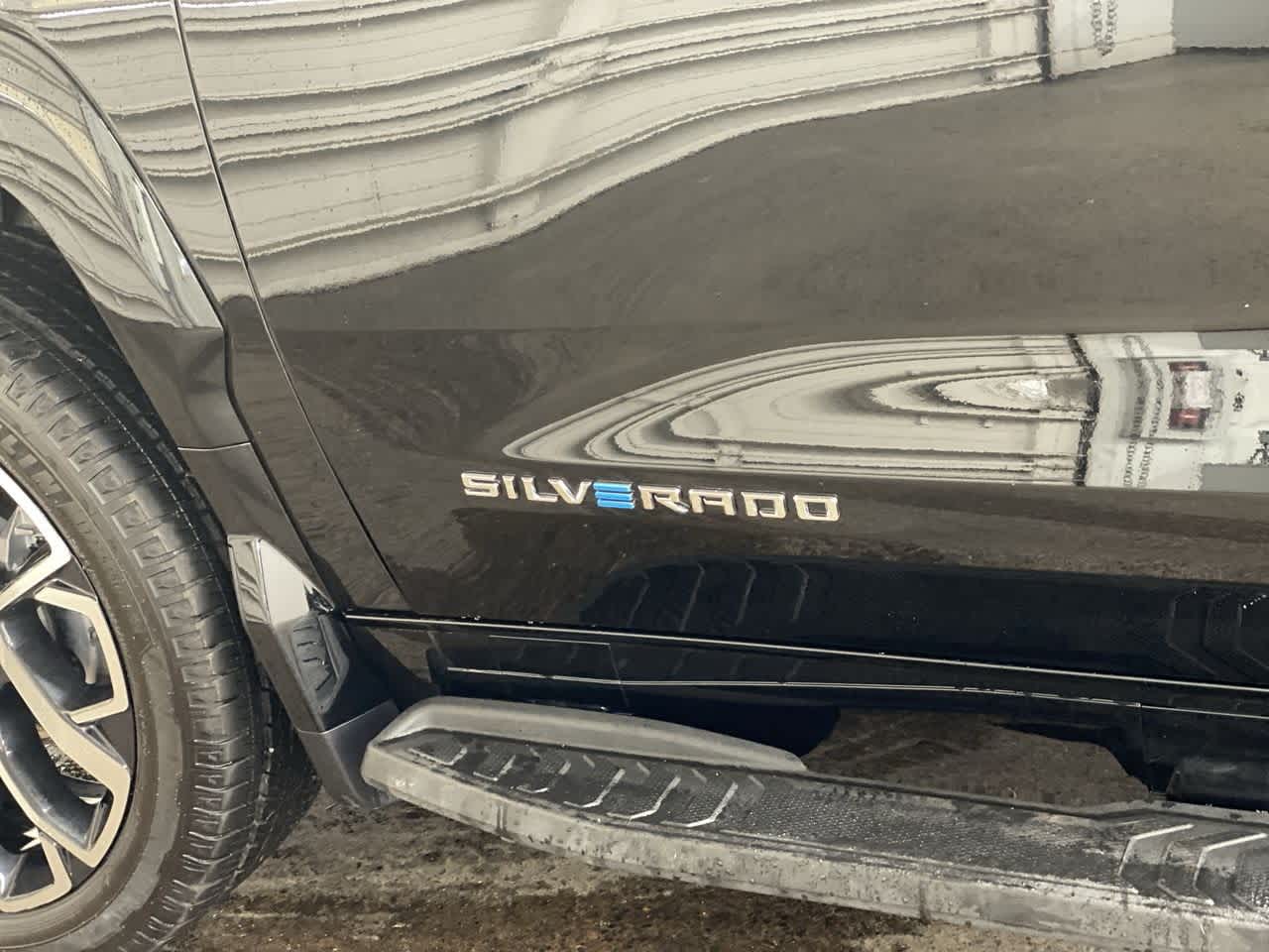 Thumbnail: 2024 Chevrolet Silverado EV - 10