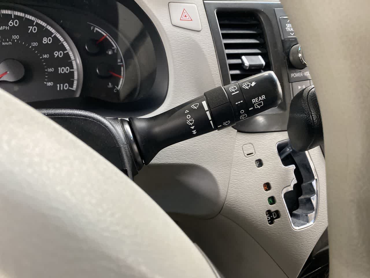 Thumbnail: 2012 Toyota Sienna - 22