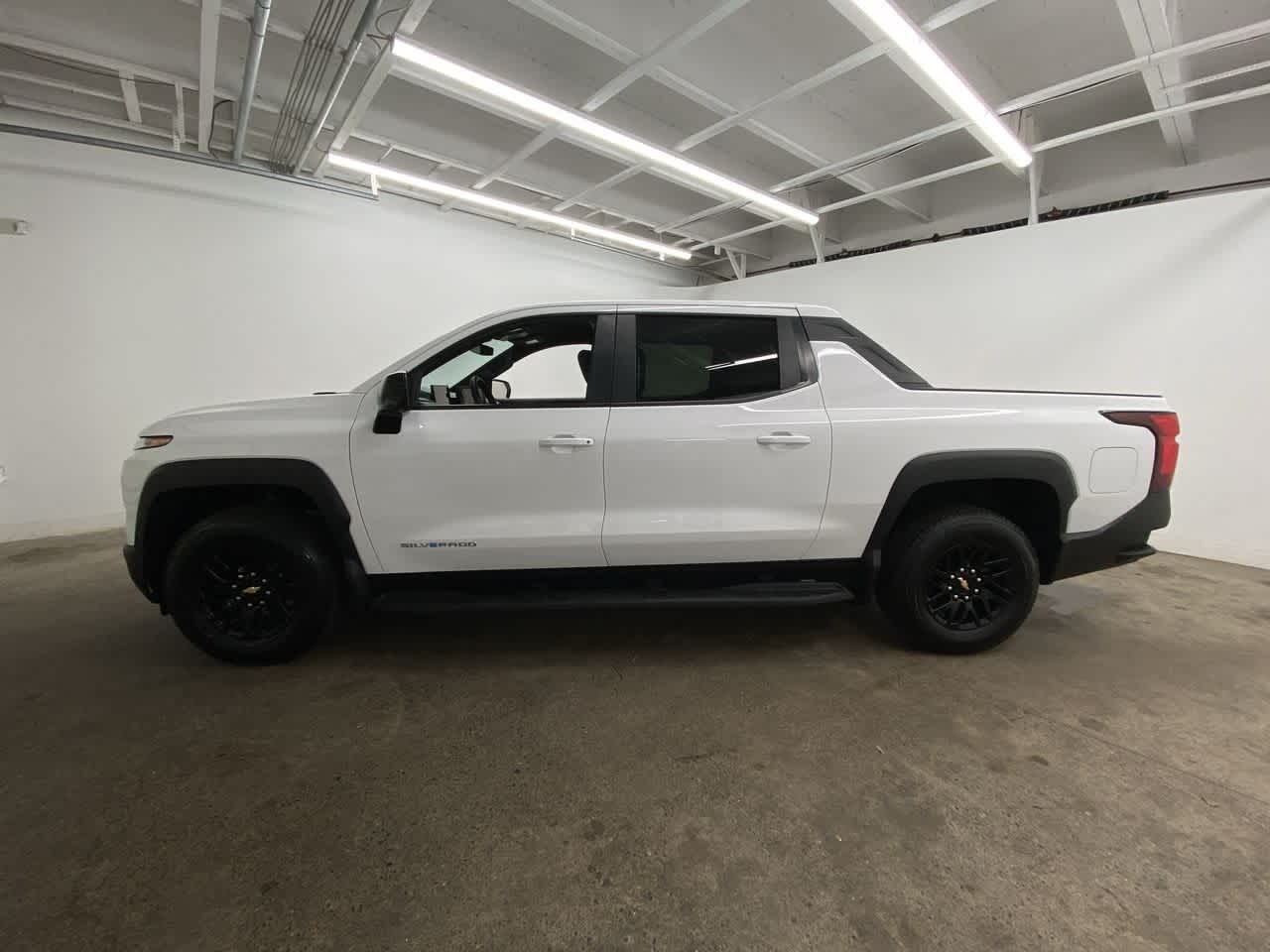 Thumbnail: 2024 Chevrolet Silverado EV - 3