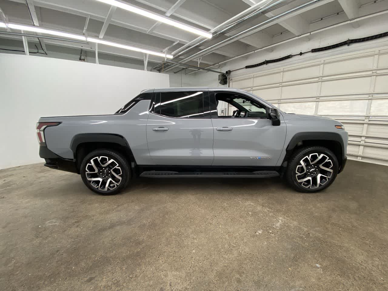 Thumbnail: 2025 Chevrolet Silverado EV - 7