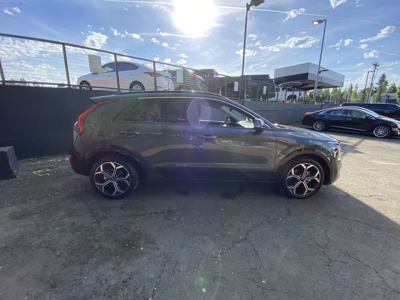 Thumbnail: 2023 Kia Niro - 7