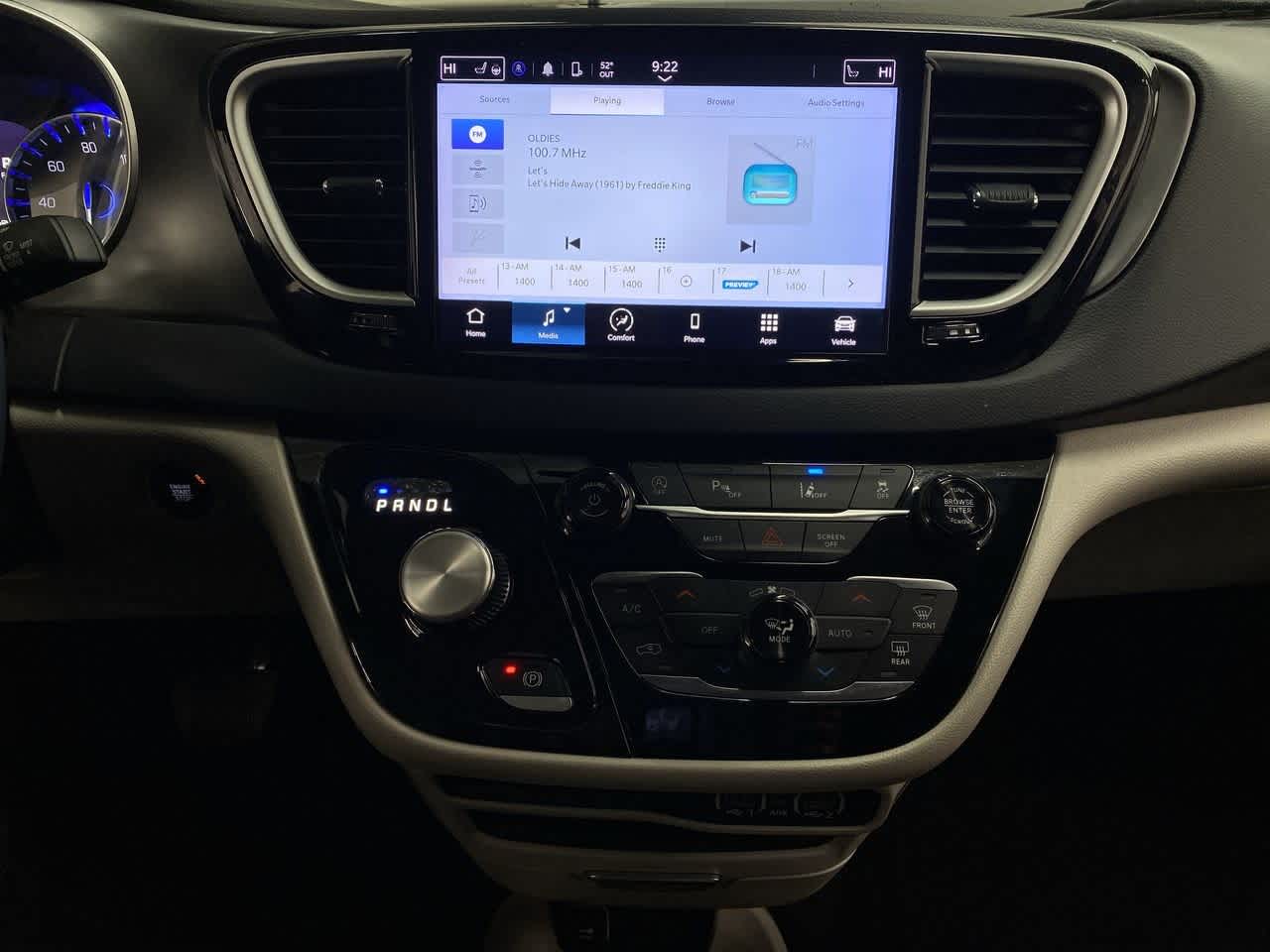 Thumbnail: 2024 Chrysler Pacifica - 24