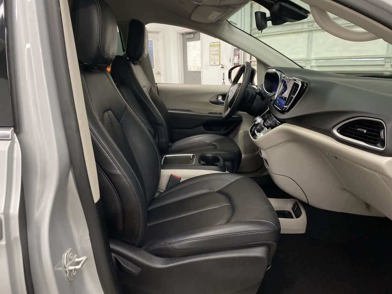 Thumbnail: 2024 Chrysler Pacifica - 18