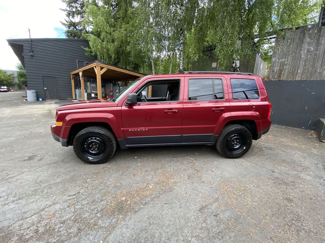 Thumbnail: 2015 Jeep Patriot - 3