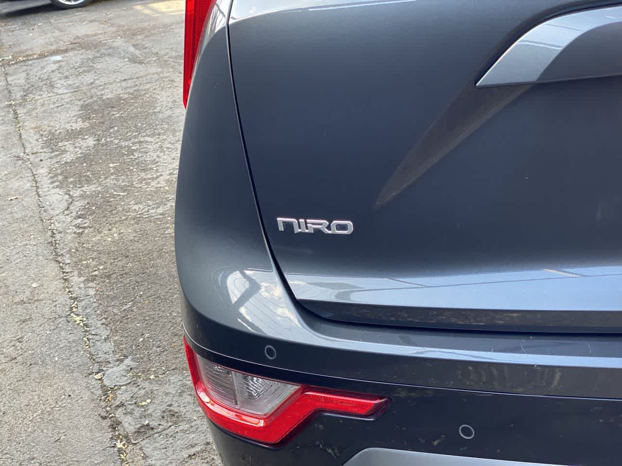 Thumbnail: 2023 Kia Niro - 10