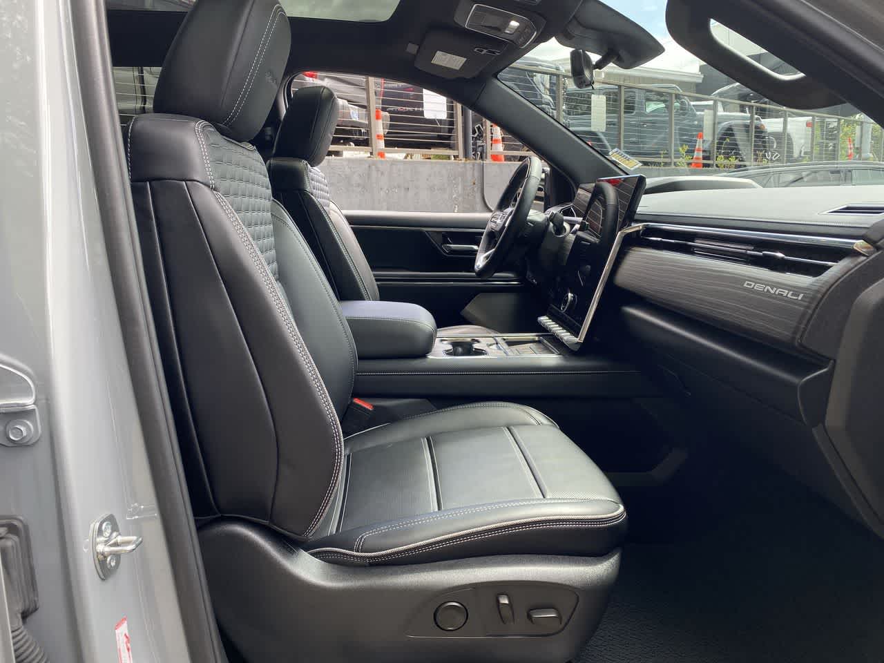 Thumbnail: 2025 GMC Sierra EV - 18