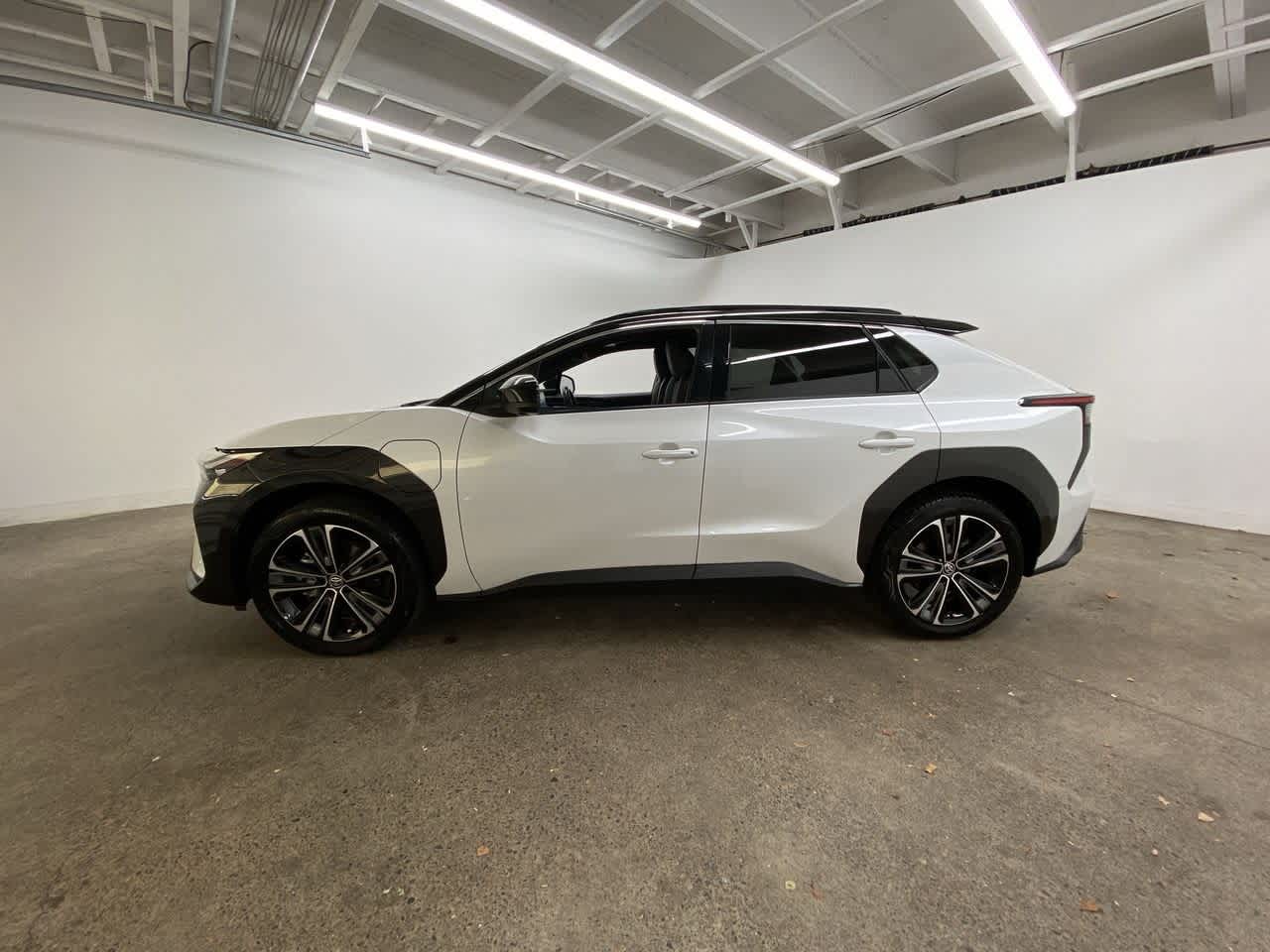 Thumbnail: 2023 Toyota bZ4X - 3