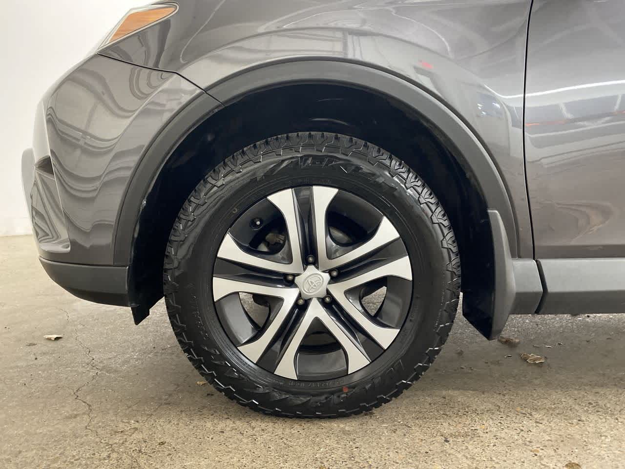 Thumbnail: 2016 Toyota RAV4 - 12