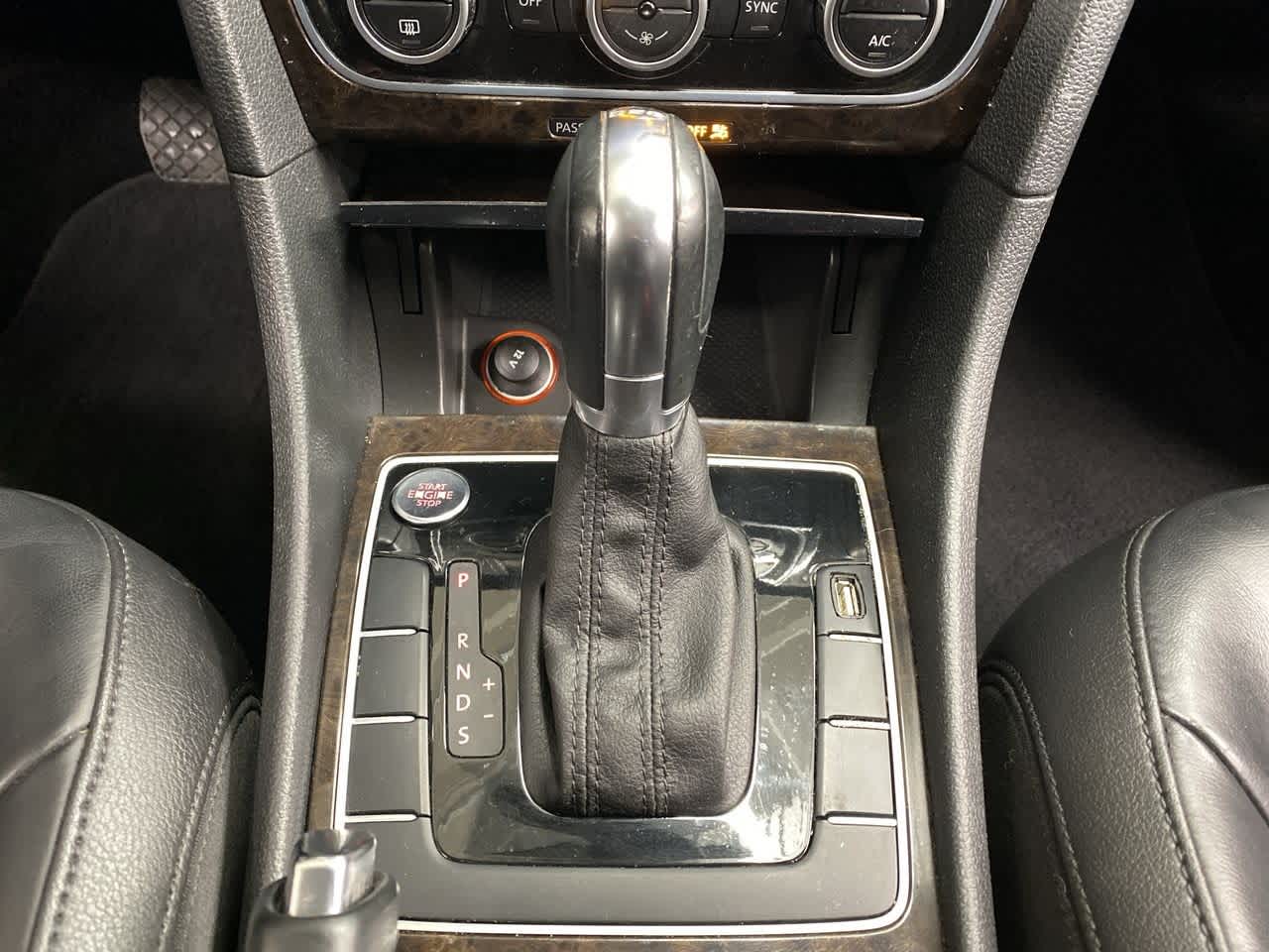 Thumbnail: 2014 Volkswagen Passat - 28