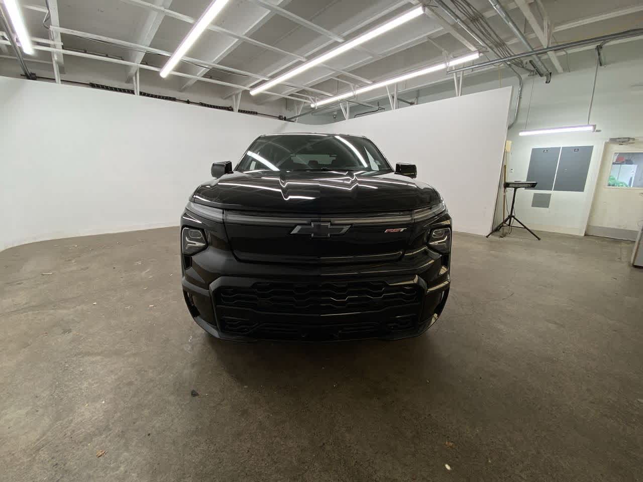 Thumbnail: 2024 Chevrolet Silverado EV - 9