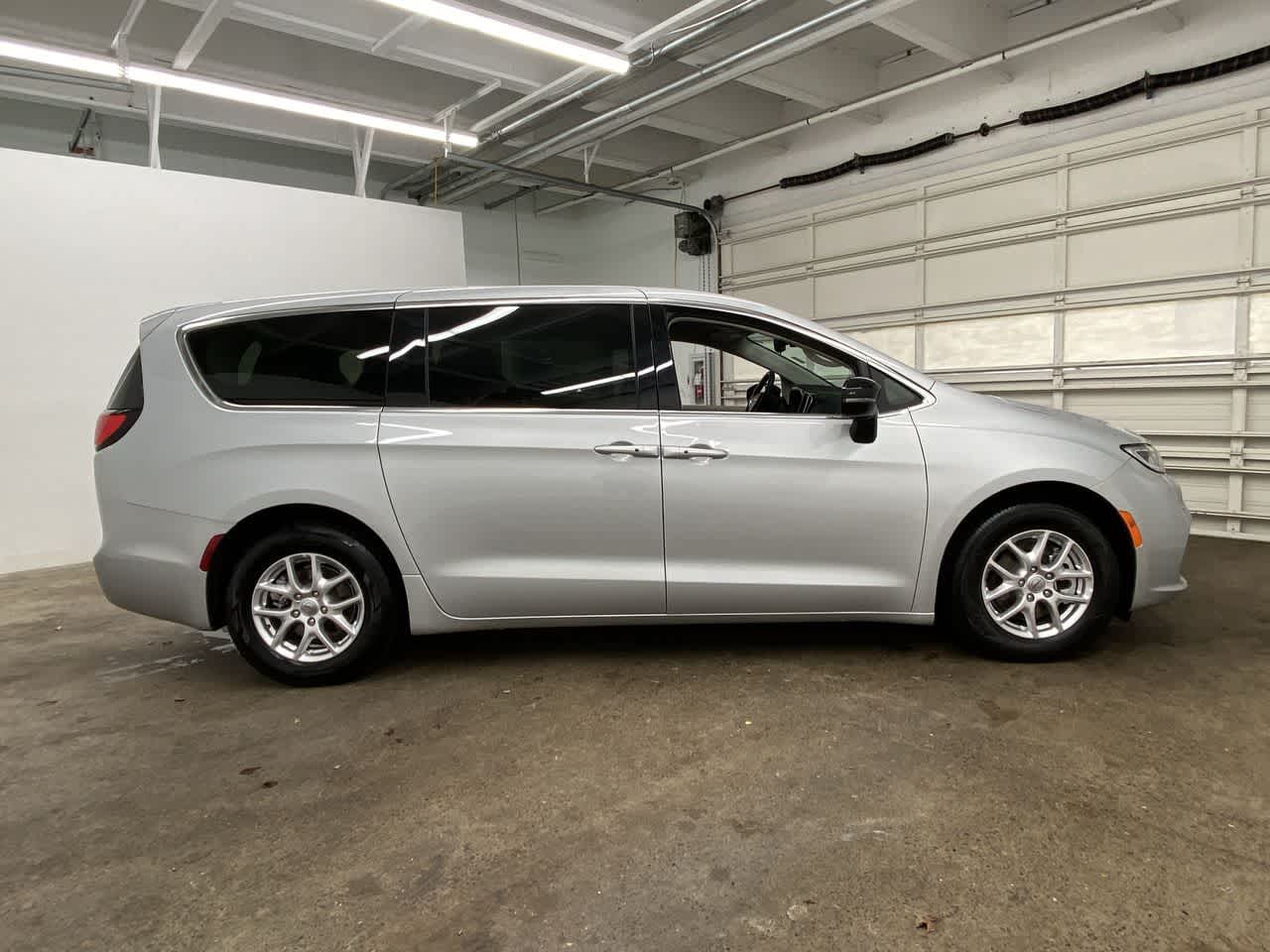 Thumbnail: 2024 Chrysler Pacifica - 7