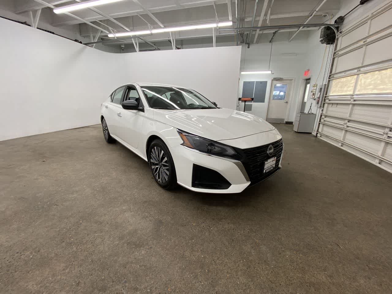 Thumbnail: 2025 Nissan Altima - 8