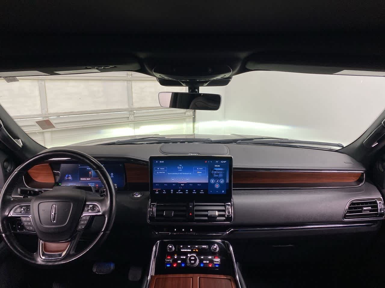 Thumbnail: 2024 Lincoln Navigator L - 12