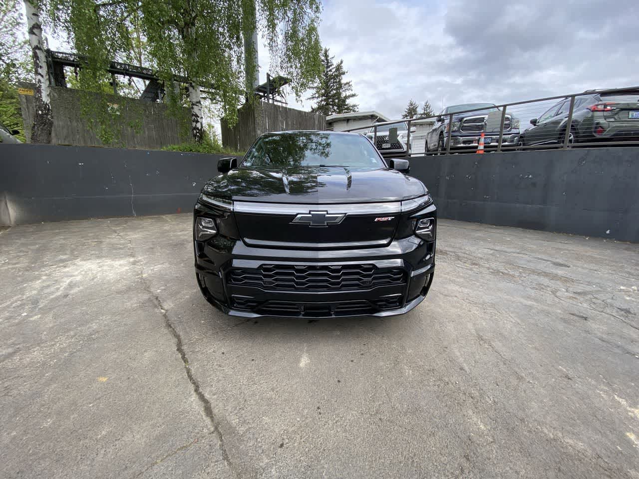 Thumbnail: 2024 Chevrolet Silverado EV - 9