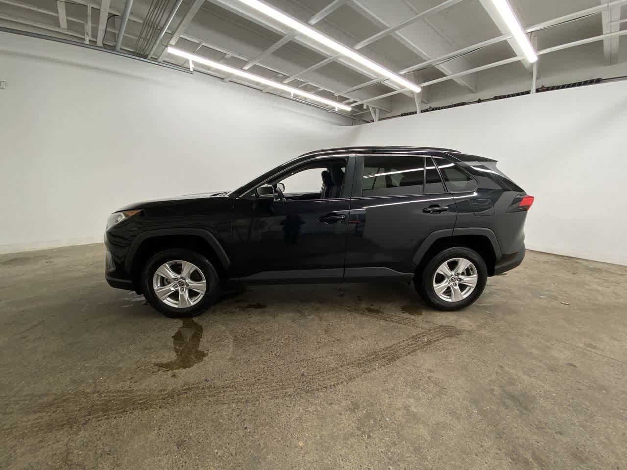 Thumbnail: 2021 Toyota RAV4 - 3