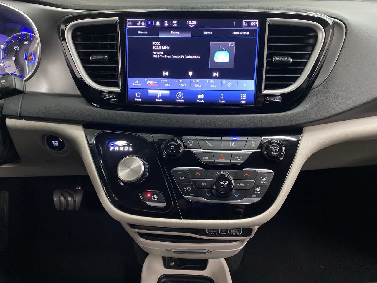 Thumbnail: 2024 Chrysler Pacifica - 24