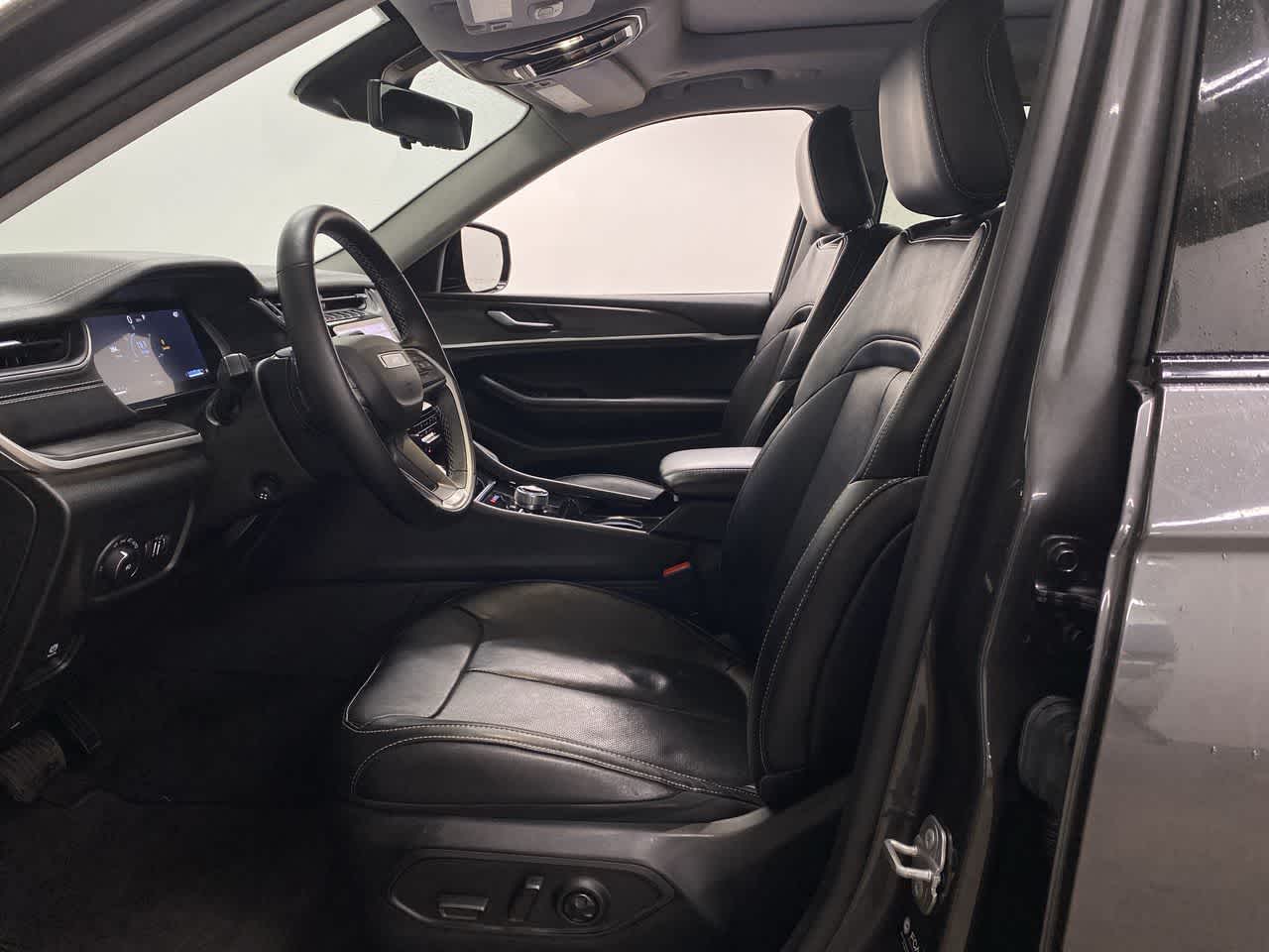 Thumbnail: 2022 Jeep Grand Cherokee - 13