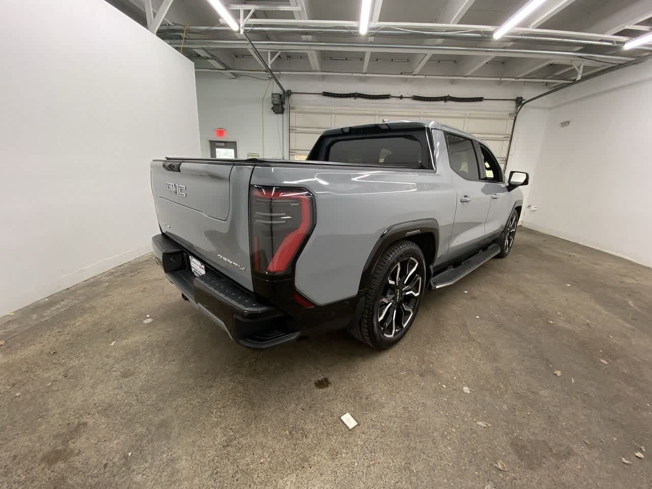 2024 GMC Sierra EV Denali 6