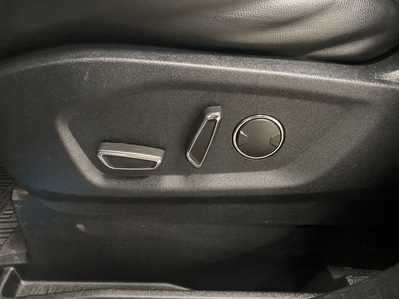 Thumbnail: 2019 Ford Edge - 16