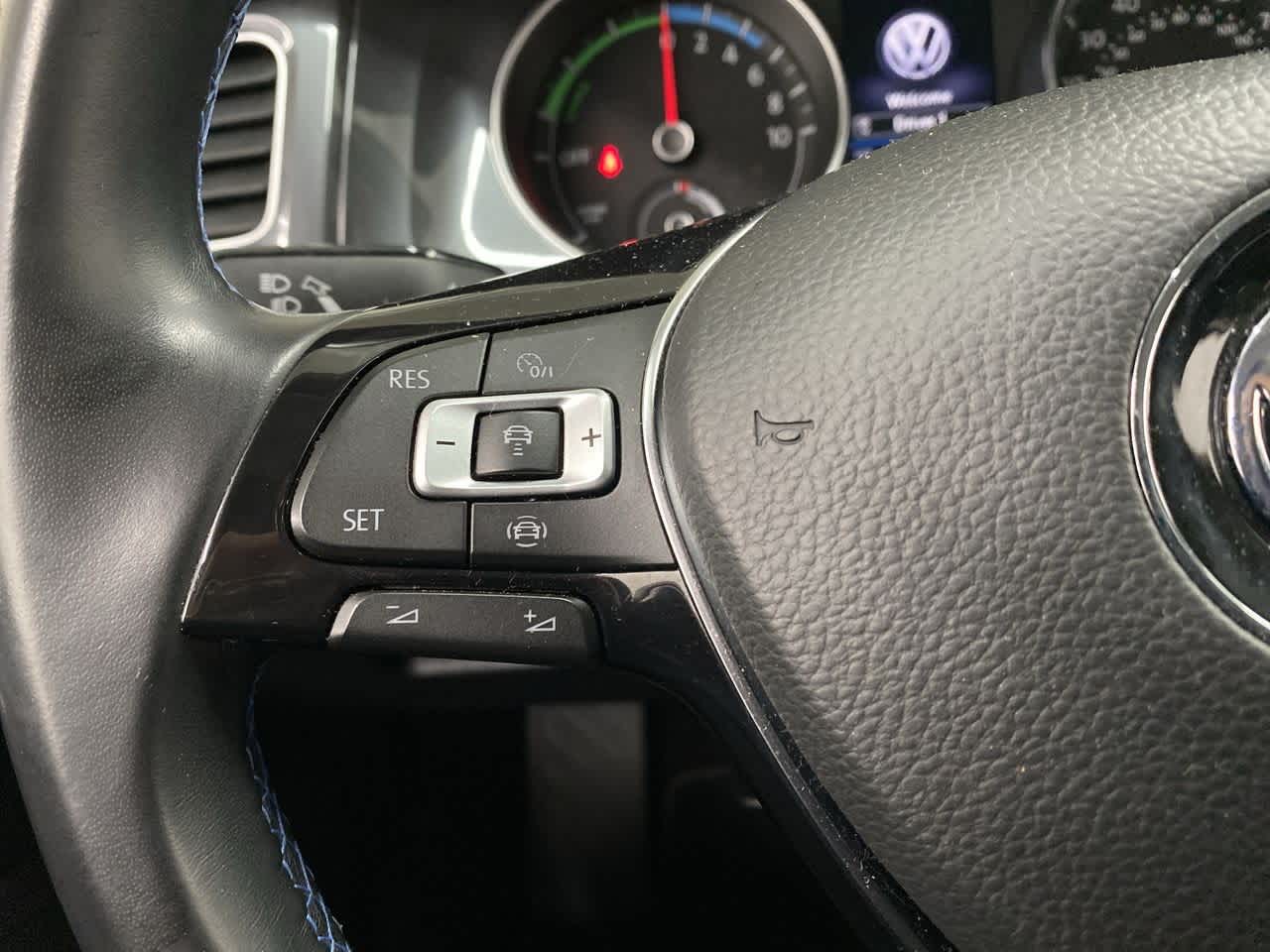 Thumbnail: 2019 Volkswagen e-Golf - 21