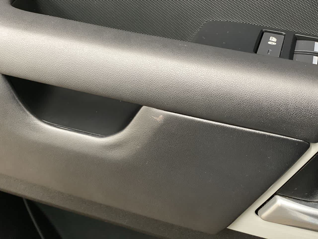 Thumbnail: 2020 Land Rover Defender - 39