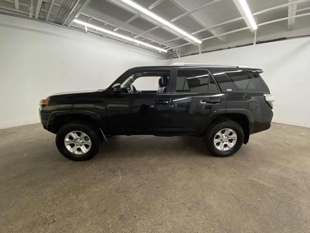 Thumbnail: 2015 Toyota 4Runner - 3