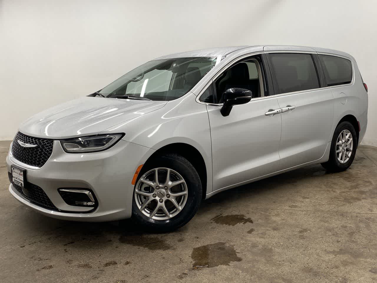 Thumbnail: 2024 Chrysler Pacifica - 1