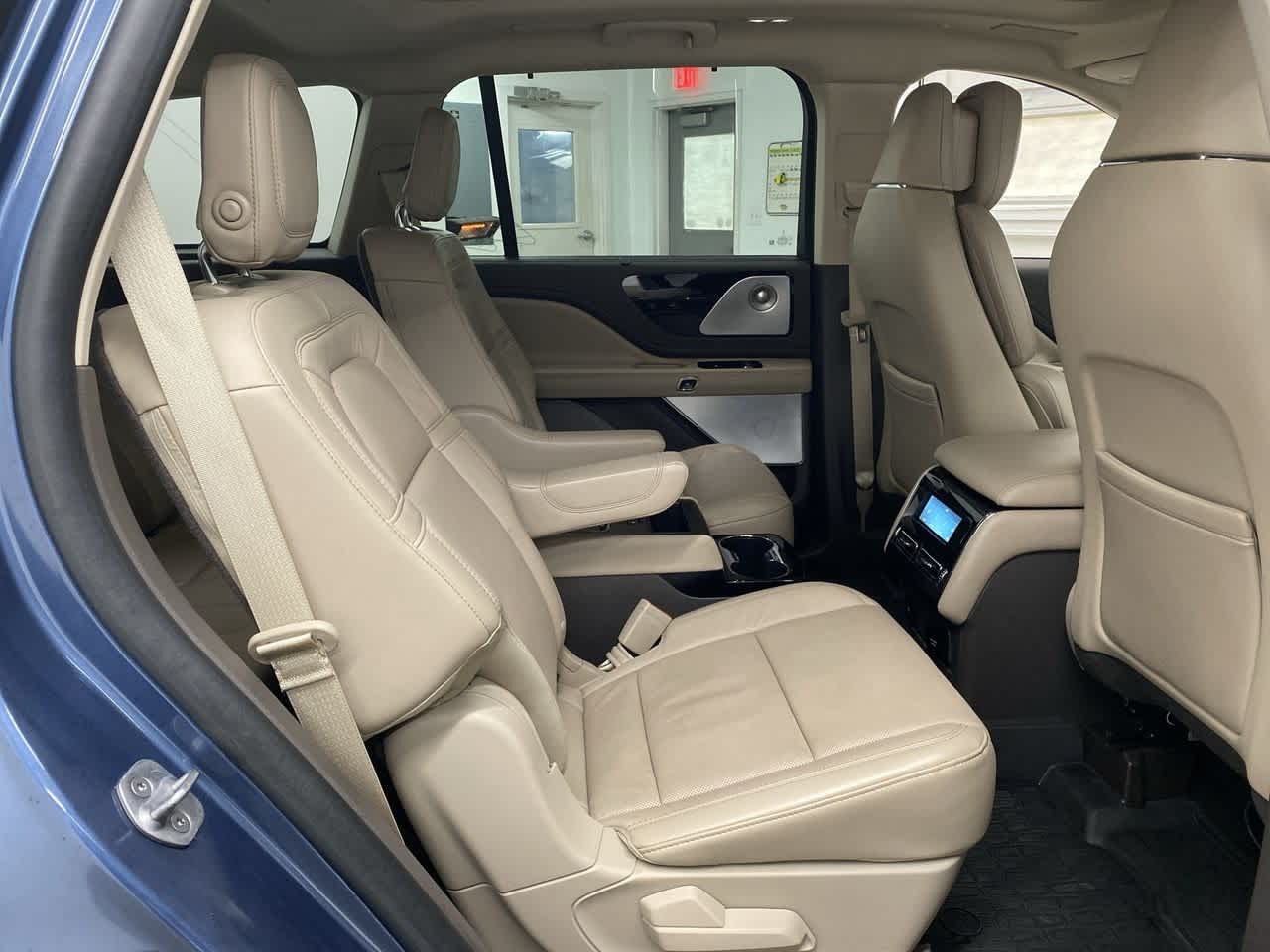 Thumbnail: 2020 Lincoln Aviator - 17