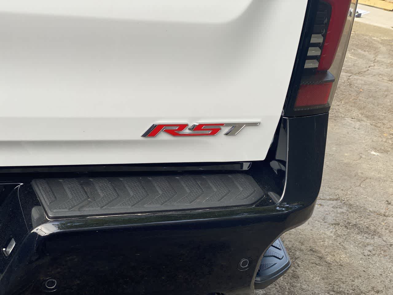 Thumbnail: 2025 Chevrolet Silverado EV - 10