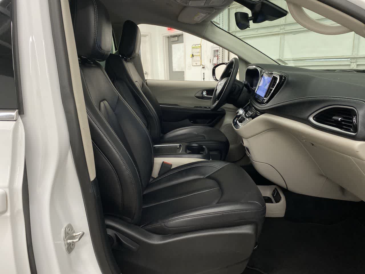 Thumbnail: 2024 Chrysler Pacifica - 19