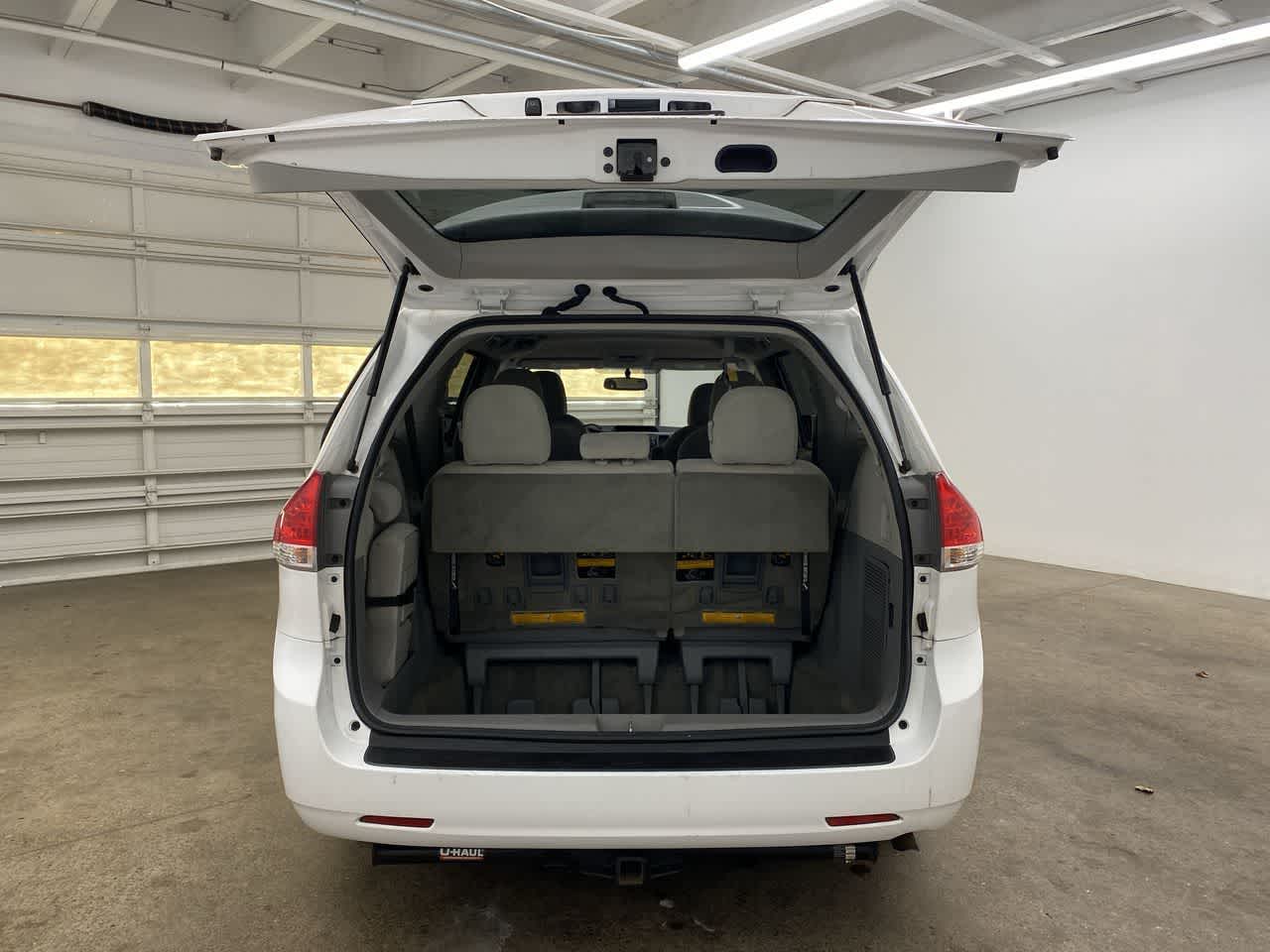 Thumbnail: 2012 Toyota Sienna - 28