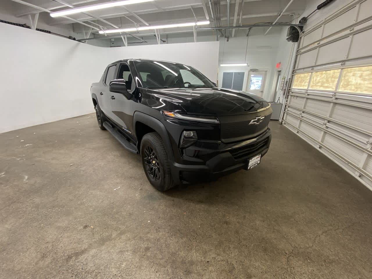Thumbnail: 2024 Chevrolet Silverado EV - 8